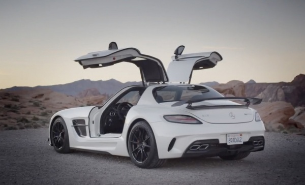 Mercedes-AMG-SLS-Black-Series-Trailer