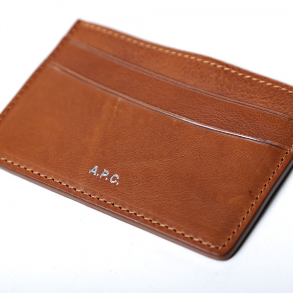 25-06-2013_apc_cardholder_lightbrwon_d1
