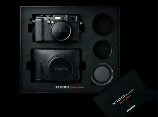Fujifilm X100 Black Premium Limited Edition Set