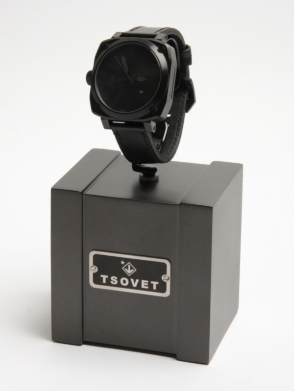 Tsovet: ‘AT76’ Watch