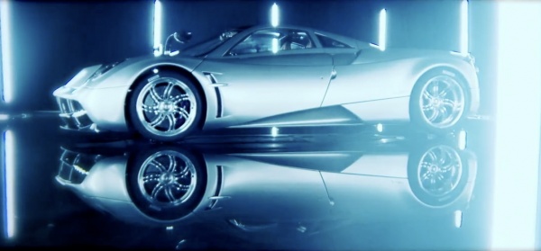 Richard Hammond Test Drives The Pagani Huayra