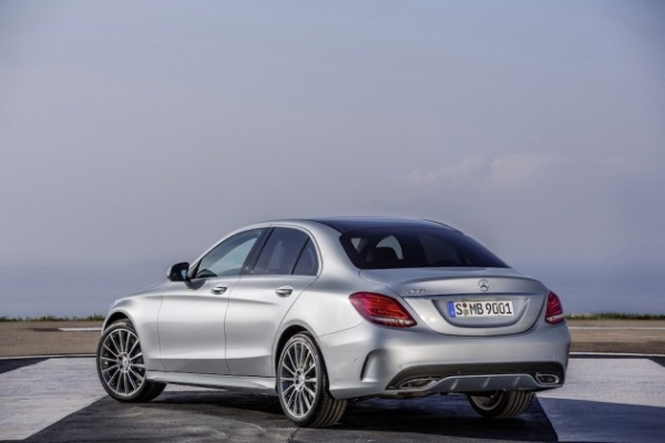 2015-Mercedes-Benz-C-Class-11-630x420